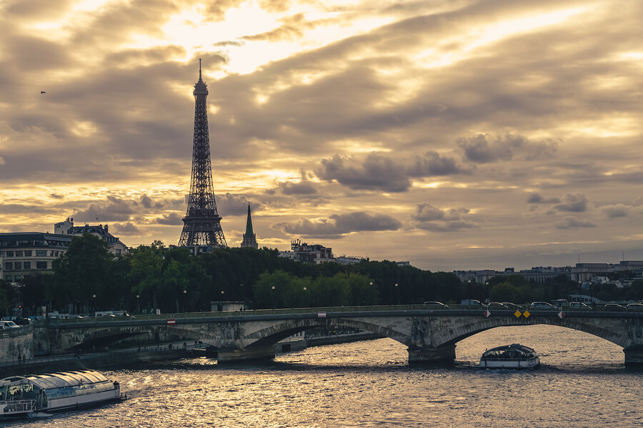 La Torre Eiffel en París, una de las ciudades con más de un Juego Olímpico organizado.