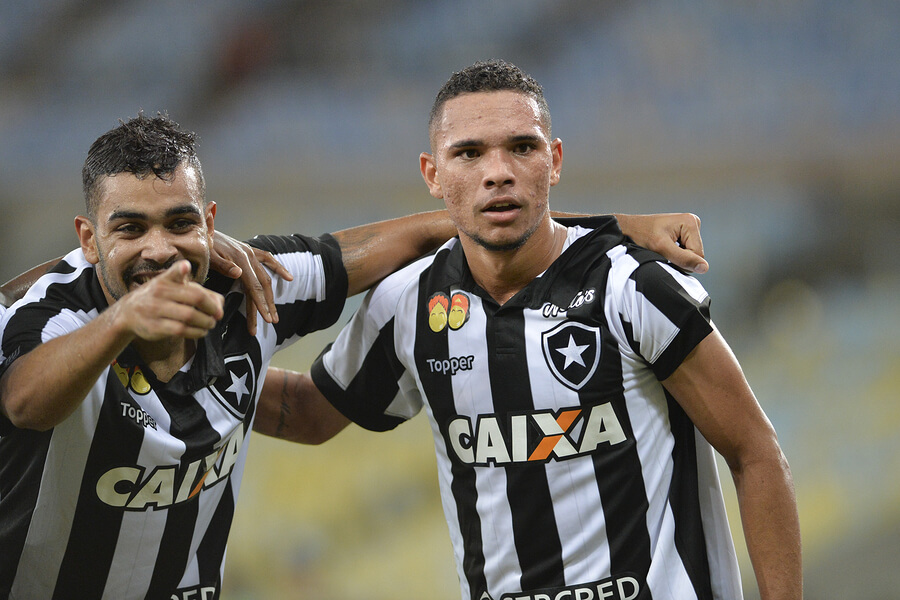 Botafogo disputando el campeonato carioca de Río de Janeiro.