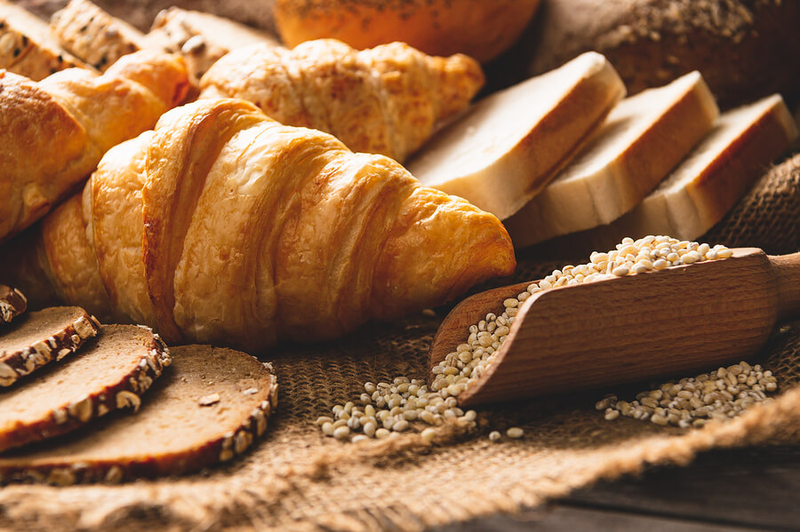 El pan blanco forma parte del grupo de los carbohidratos simples.