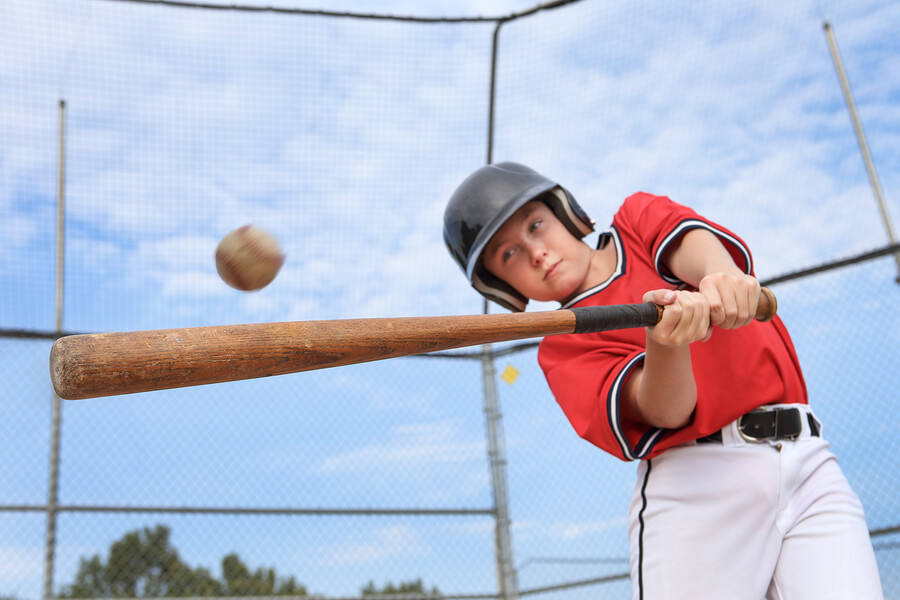 El codo de las ligas menores se da a menudo en el béisbol infantil.