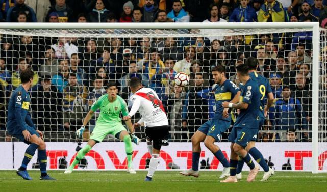 La rivalidad Boca-River tuvo su punto máximo en Madrid.
