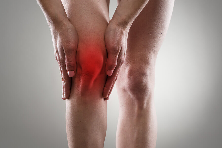 Dolor de rodilla causado por una tendinitis.