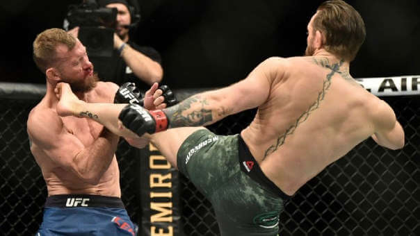 Conor McGregor luchando en la UFC.