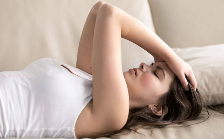 Mujer que sufre de depresión y ansiedad.