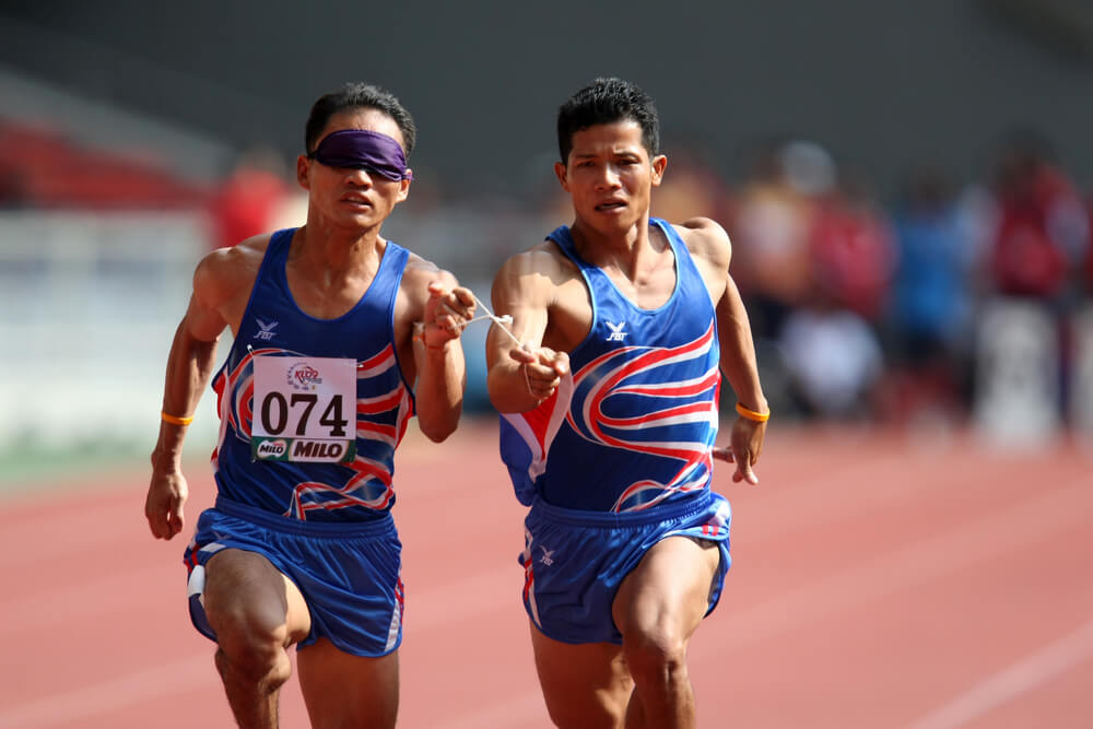 El atletismo es uno de los deportes para no videntes más reconocidos.