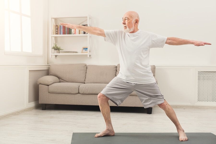En los deportes para cada edad, el yoga se coloca en los mejores para la adultez.