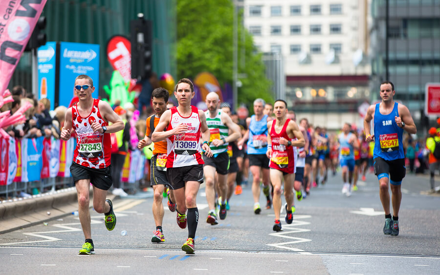 Deportistas corriendo en una de las grandes maratones.