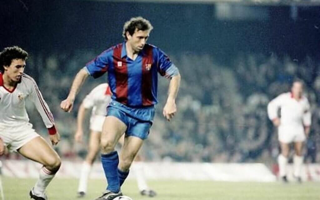 Enrique Quini Castro jugando para el FC Barcelona.
