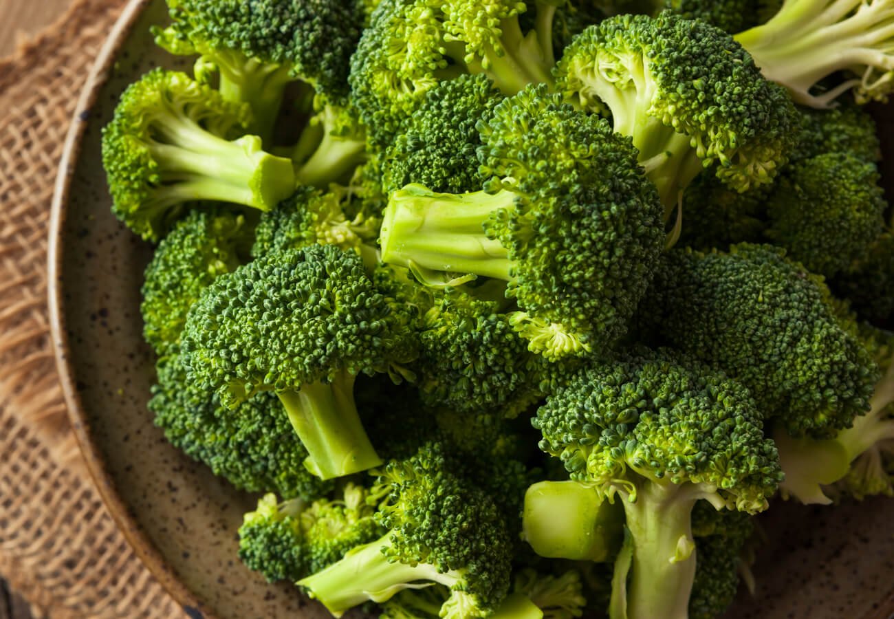 El brócoli es uno de los alimentos que debes evitar antes de hacer ejercicio.