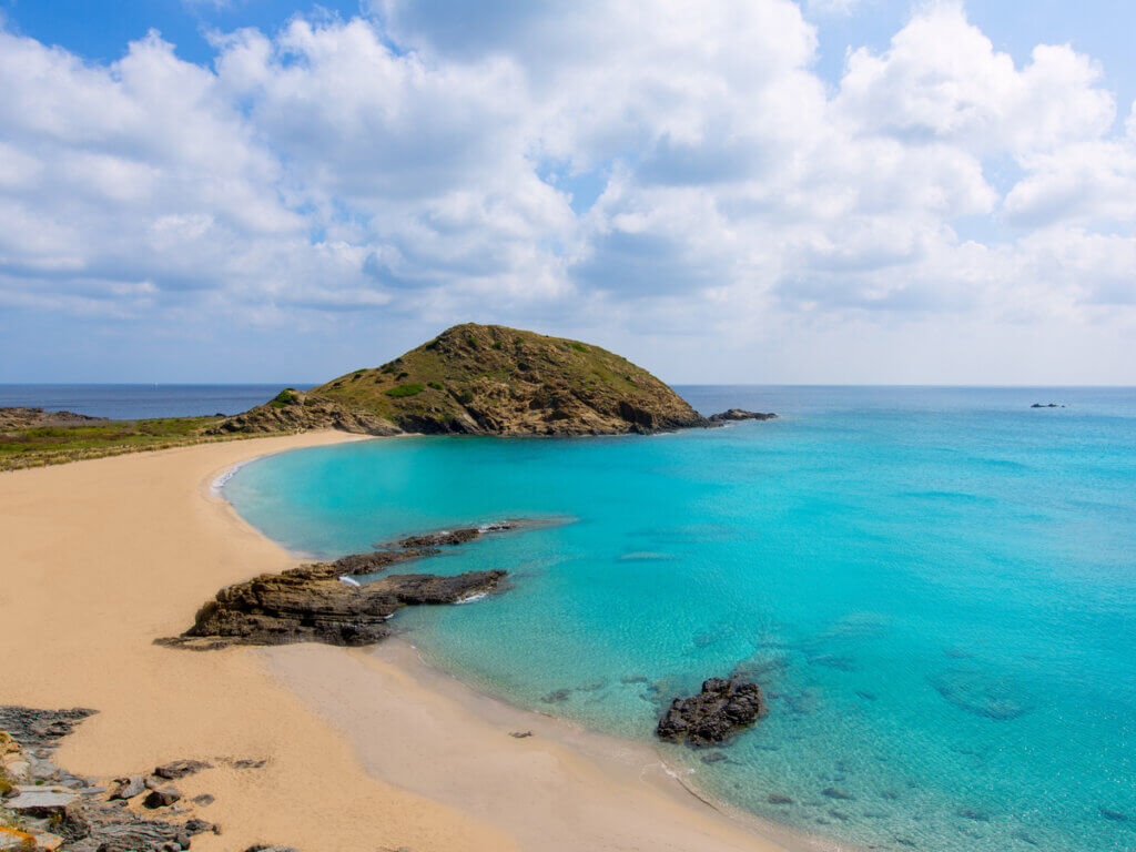 En las Islas Baleares podemos encontrar una de las mejores playas para salir a correr.
