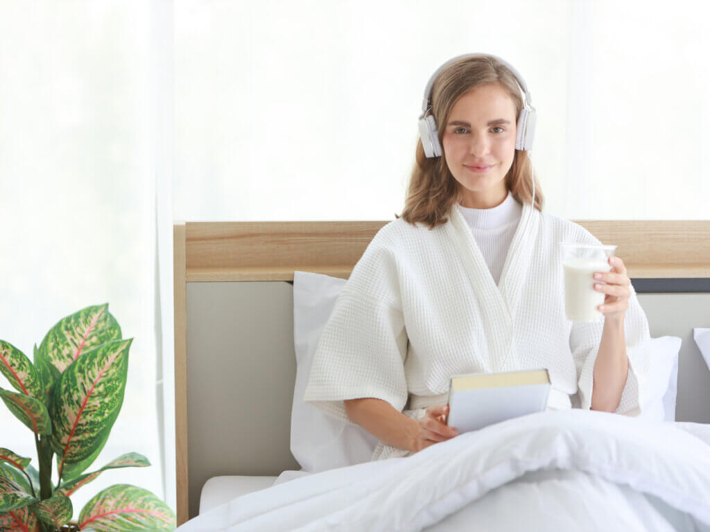 Beneficios de tomar leche tibia antes de dormir