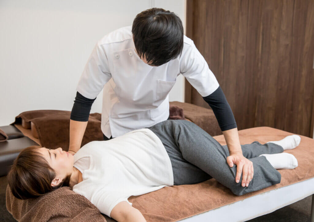 Estiramiento de la pelvis, un posible tratamiento para la osteítis pubis.