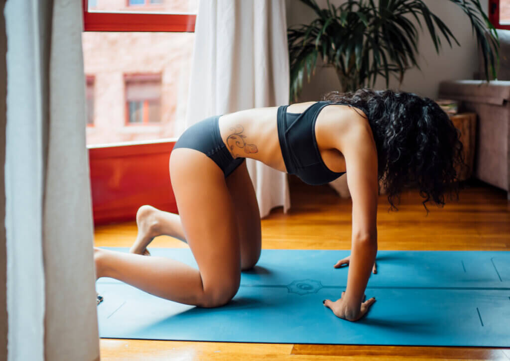 Los abdominales hipopresivos en el posparto tienen varios beneficios para la mujer.