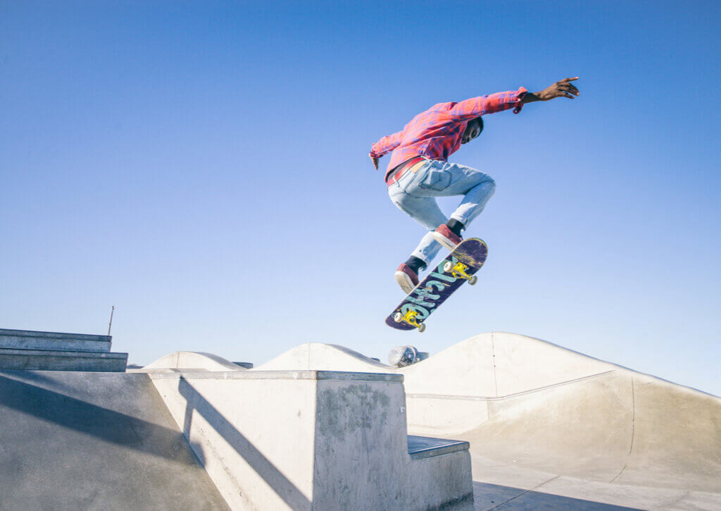 Los diferentes trucos son explicados en las reglas del skateboarding.