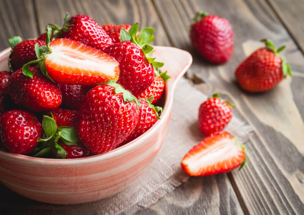La fresa es rica en betacarotenos y antioxidantes.