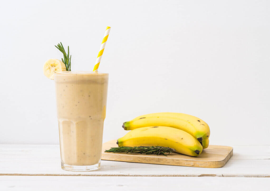 Los batidos de banana son ideales para la merienda.