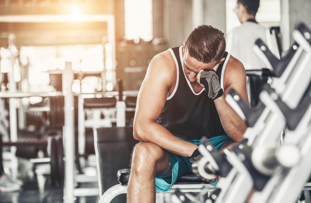 El exceso de entrenamiento puede ser una de las causas del desgarro muscular.