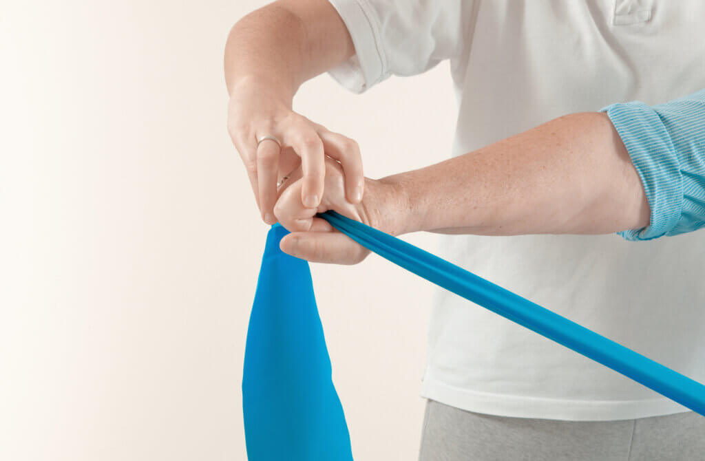 Paciente realizando un ejercicio del método Kabat.