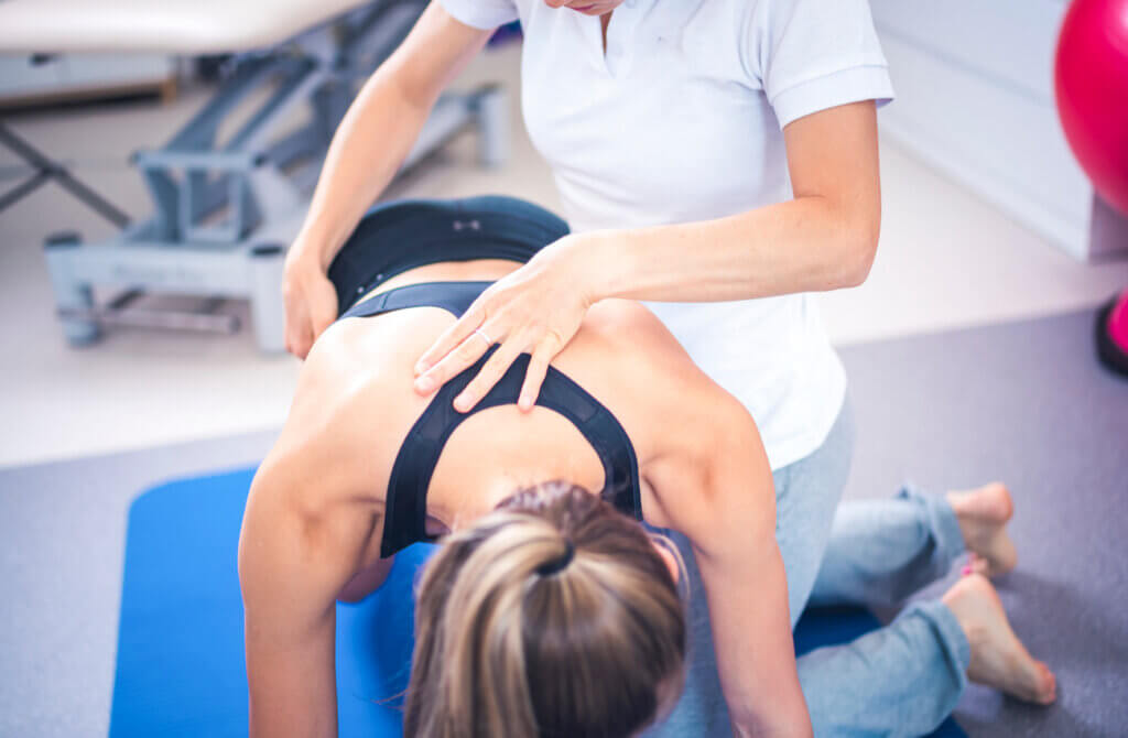 Los ejercicios de Codman se usan en la primera etapa de la rehabilitación del hombro.