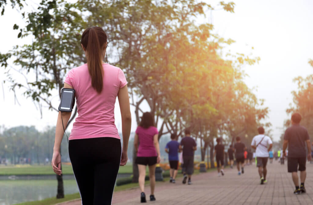Caminar es un ejercicio recomendado en caso de padecer una miocarditis.
