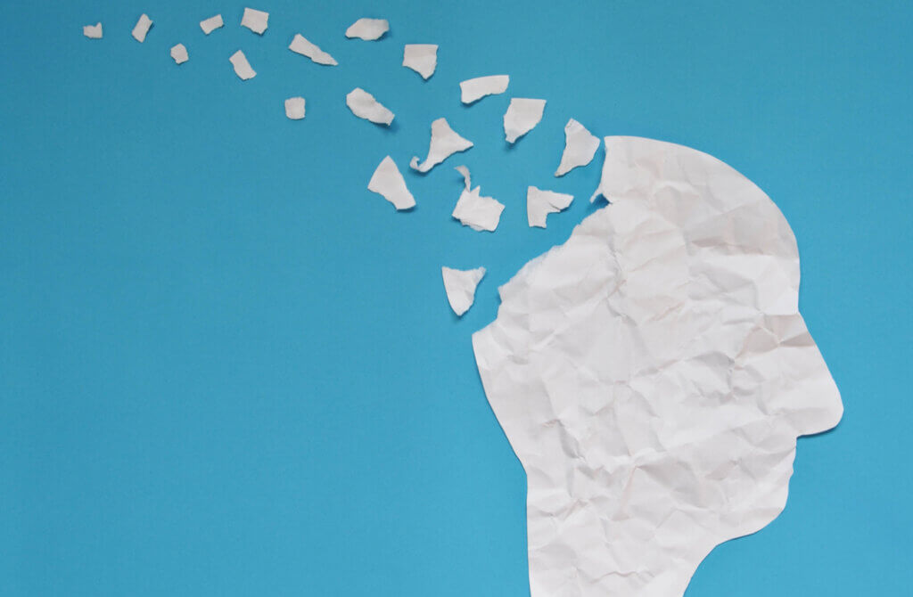 Una de las consecuencias psicológicas de no hacer ejercicio es el riesgo de padecer alzhéimer en el futuro.