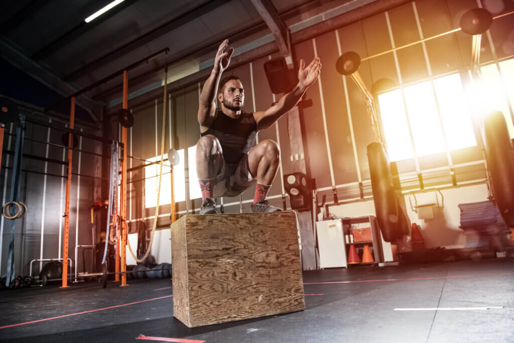 Los box jumps son un ejercicio tradicional del crossfit.