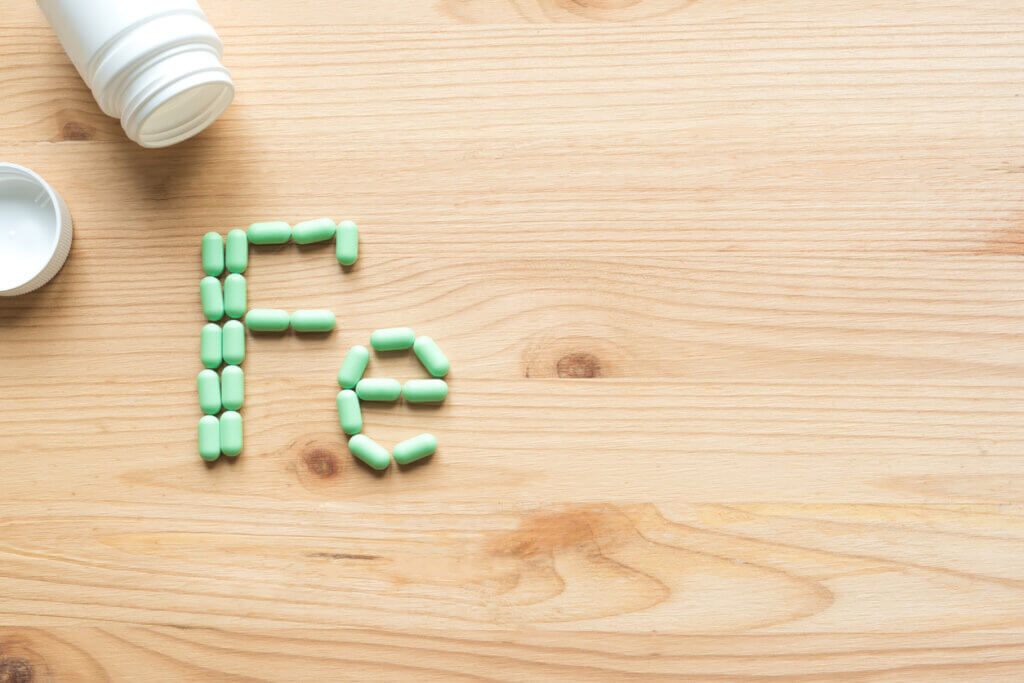 Un suplemento de hierro puede ser útil para iniciar con una dieta vegana.