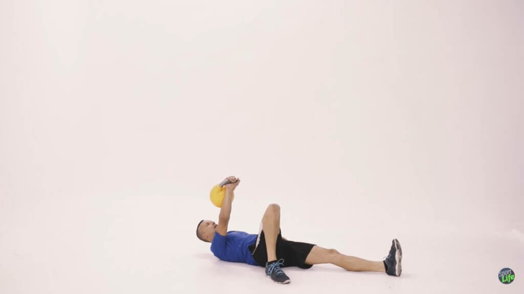 Profesional realizando el levantamiento turco.