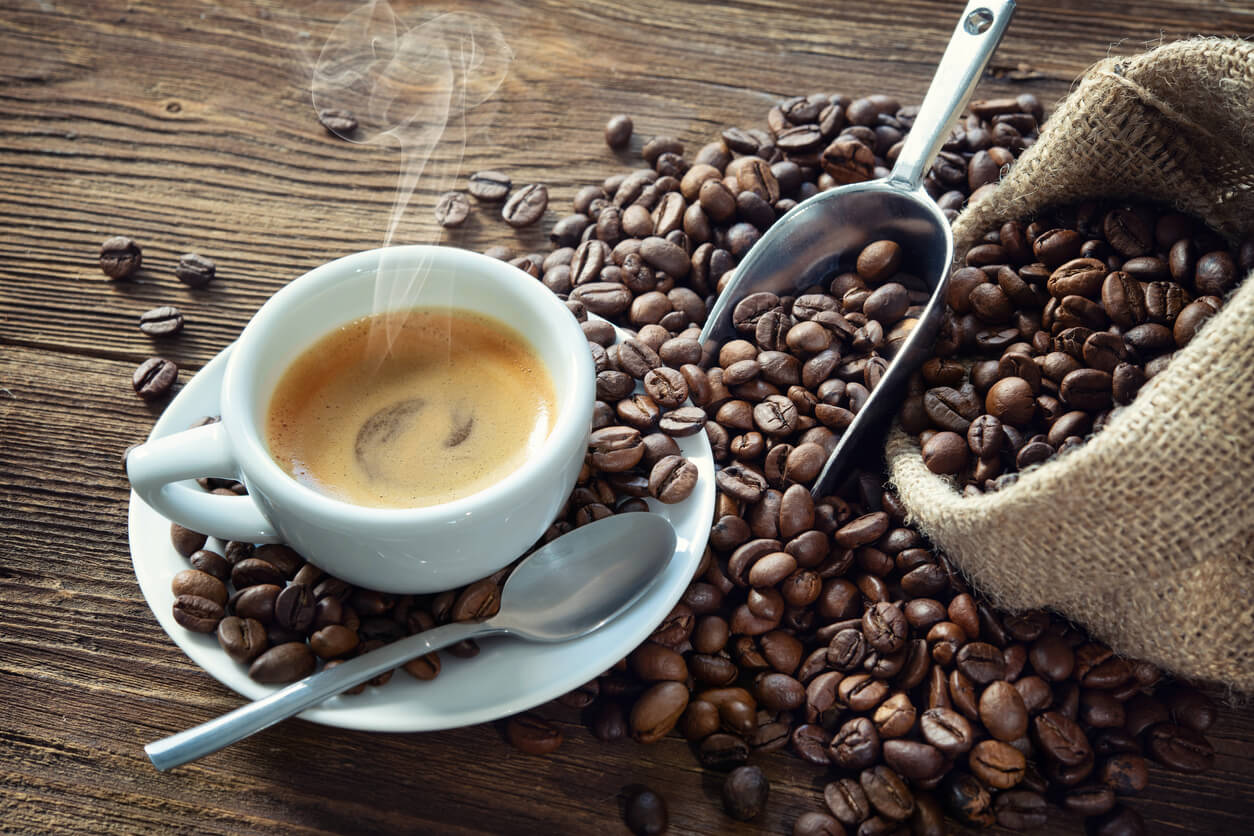¿Cuántas tazas de café puedo tomar para mejorar mi salud?
