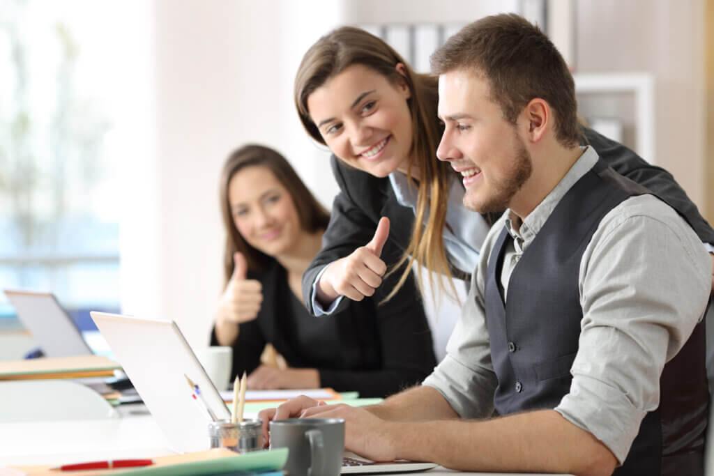 Hay que tener cuidado con los elogios si provienen de los vampiros energéticos.