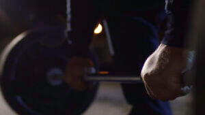 Remo horizontal con barra: técnica y errores comunes