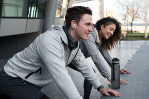 Amor y bienestar: beneficios de entrenar en pareja