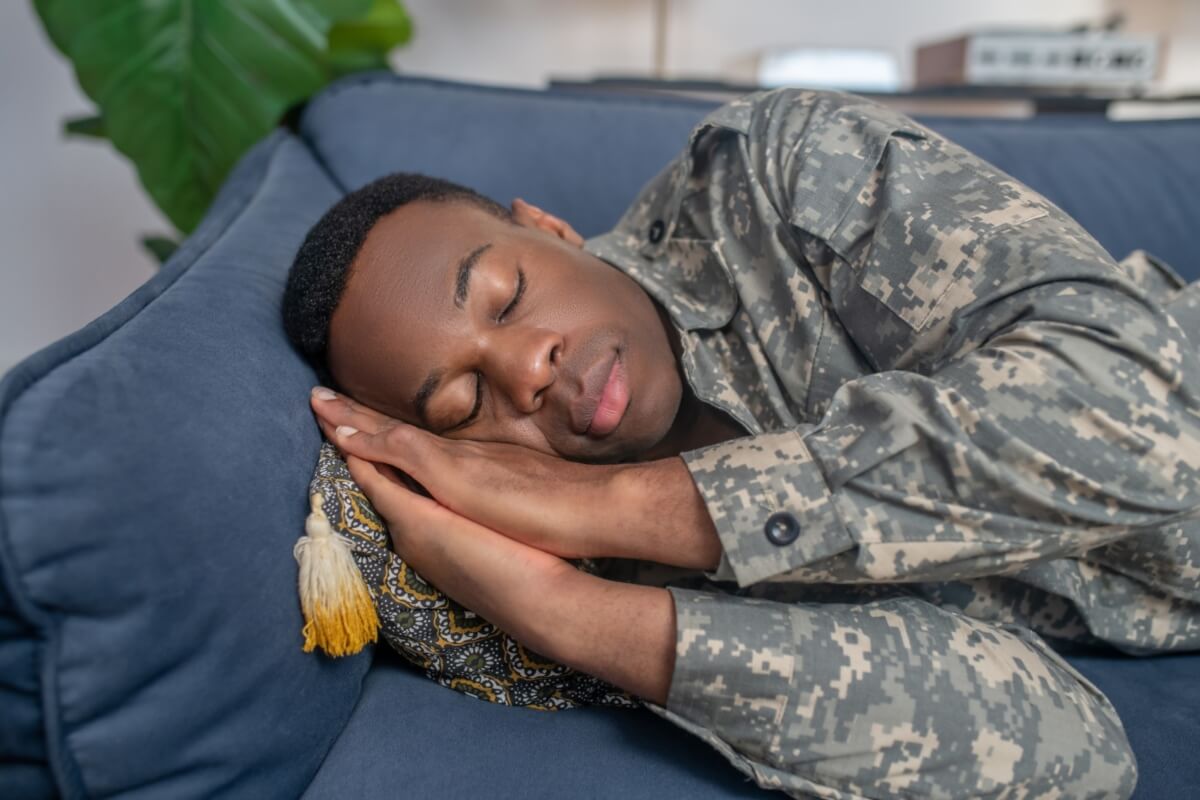 La asombrosa técnica militar para dormir en 2 minutos