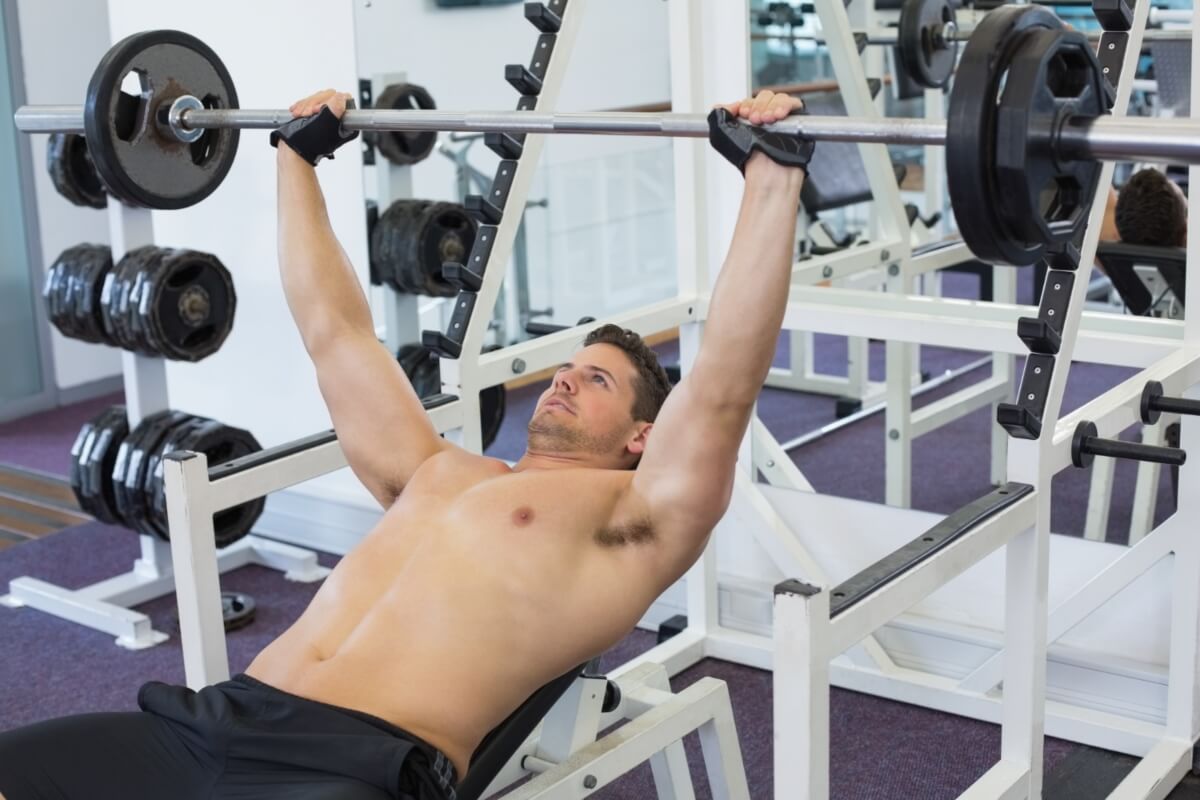 4 ejercicios de «press» banca para fortalecer los pectorales