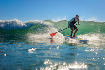 Qué es el «paddle» surf y en qué se diferencia del surf
