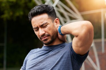 7 ejercicios para aliviar el dolor del cuello luego de entrenar