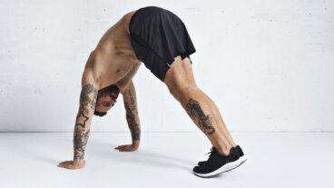Flexiones en pica o «pike push-up»: cómo hacerlas y qué músculos trabajan
