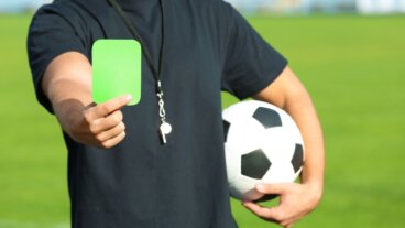 Tarjeta verde en el fútbol: para qué sirve y cuándo se ha usado