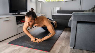 12 ejercicios de musculación que puedes hacer desde casa