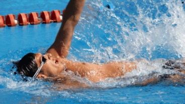 Todo lo que debes conocer sobre el estilo de espalda en natación