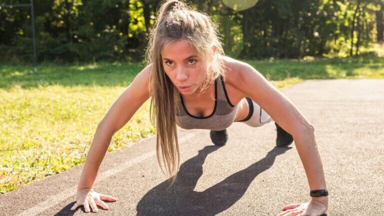 Ejercicios para tonificar los brazos flácidos en mujeres