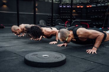 Cómo elegir un suelo resistente para entrenamientos de alto impacto en el exterior